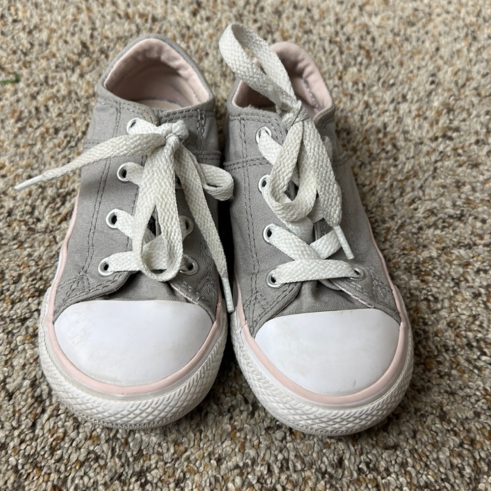 Converse size 9